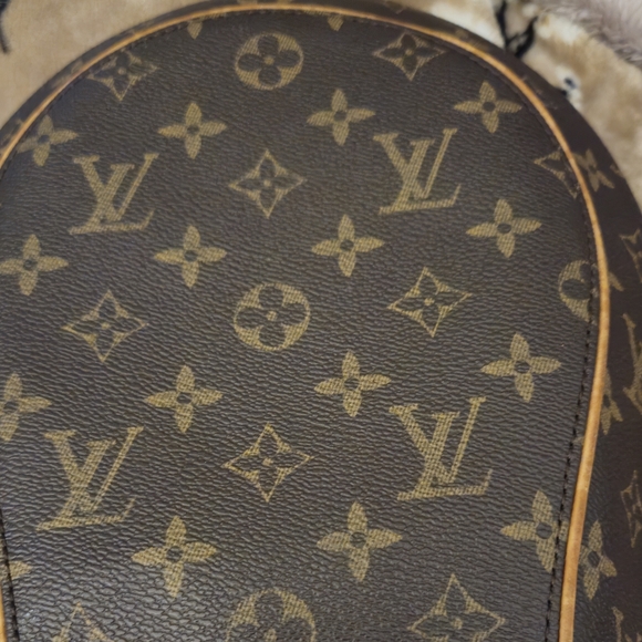 Louis Vuitton backpack - Picture 1 of 16